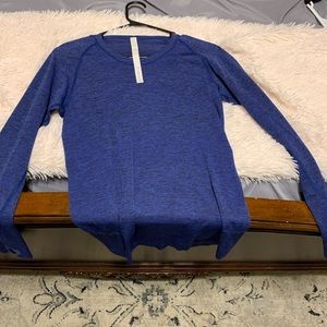 Lululemon long sleeve T-shirt